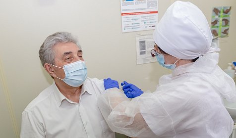 Сергей Грачев привился от коронавируса